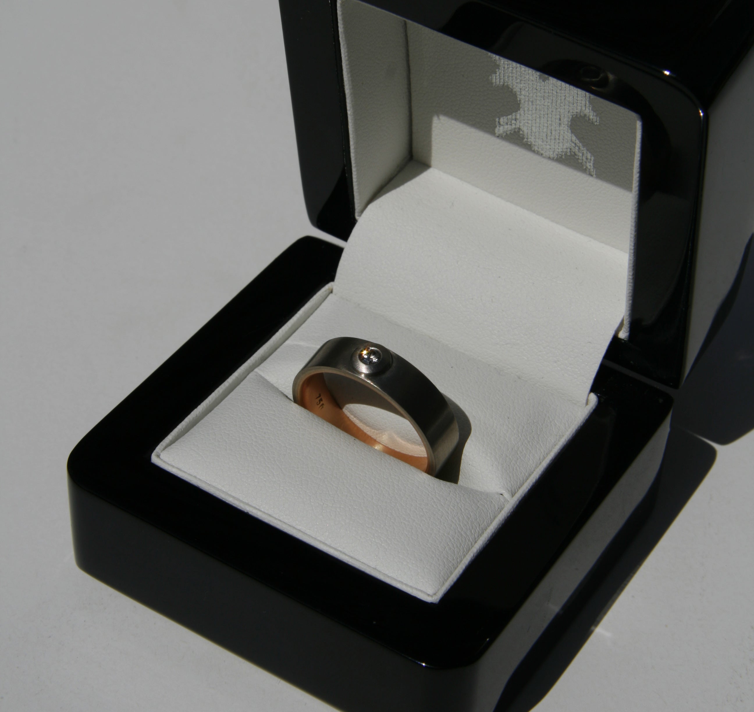 18ct Gold Wedding Band with Diamond