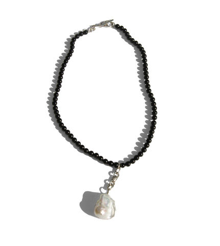Baroque pearl pendant with jet necklace