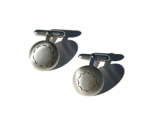 Scalloped cuff links