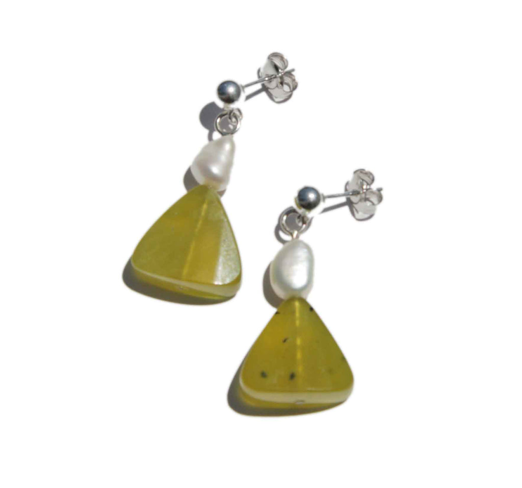 Serpentine and freshwater pearl earrings