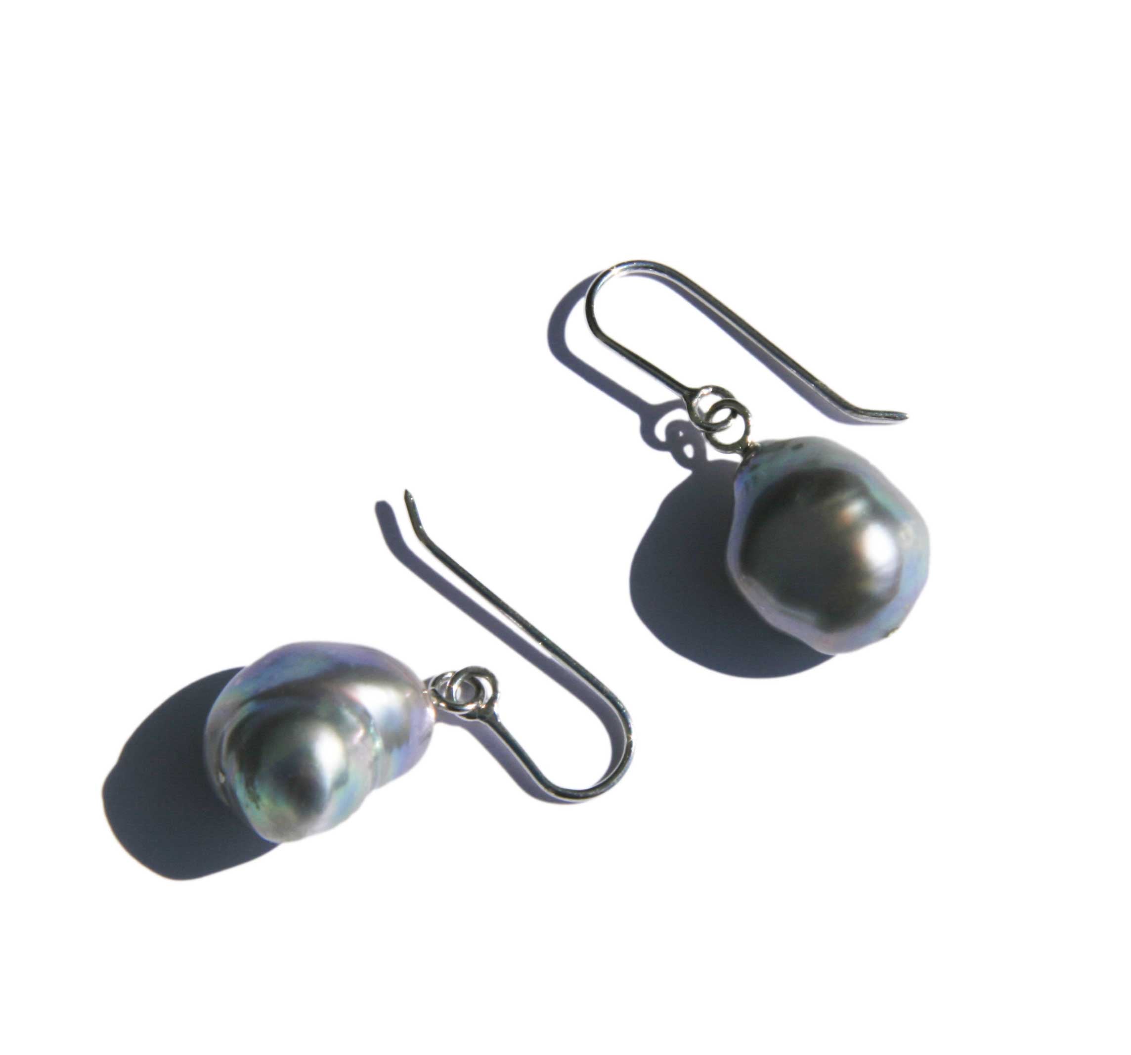 Freshwater pearl earrings with hooks