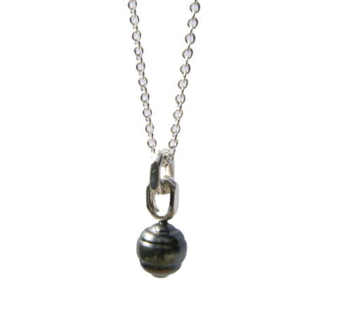 Black pearl pendant