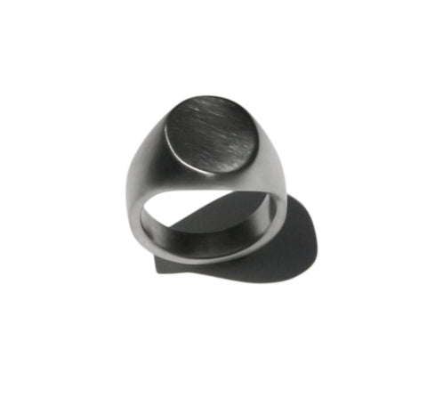 Men's oval signet ring